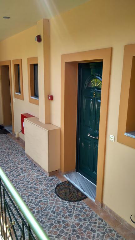 Nikolitsa Apartments Glyfada  エクステリア 写真