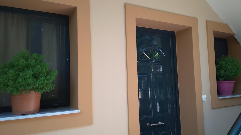 Nikolitsa Apartments Glyfada  エクステリア 写真